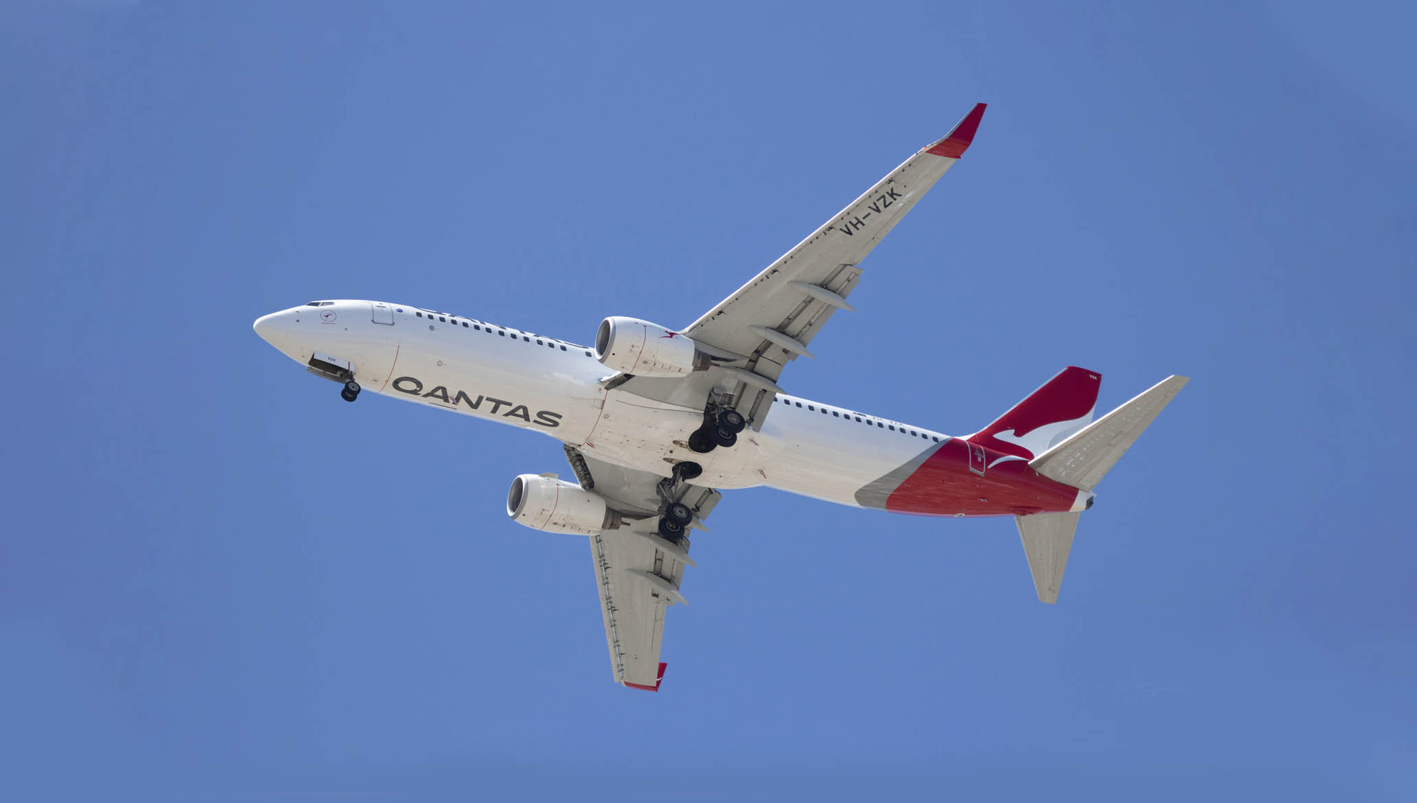 Vistair expands its relationship with Qantas, renewing DocuNet. Qantas 737 by Simon Freeman.